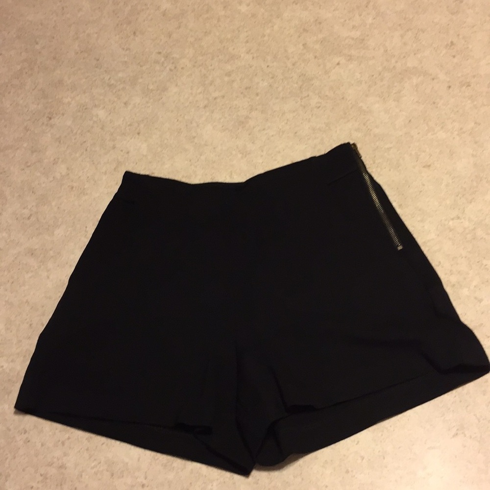MONTEAU LA BLACK SIDE ZIPPER BLACK DRESS SHORTS